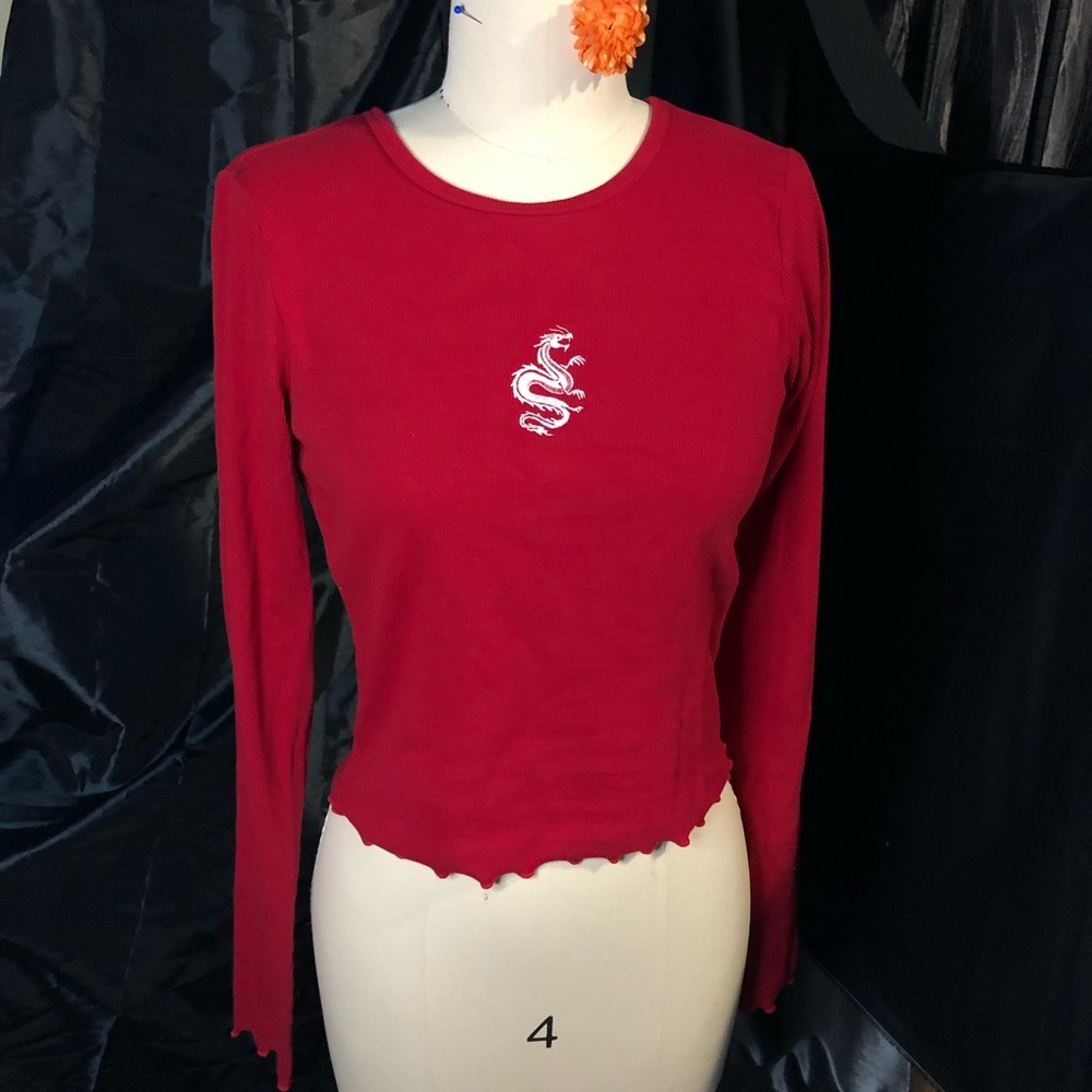 Red lettuce hem embroidered crop top